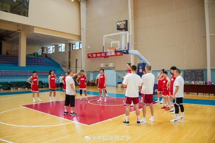 中国女篮结束第一周夏训 张子宇因为高原反应比较大还在逐渐适应